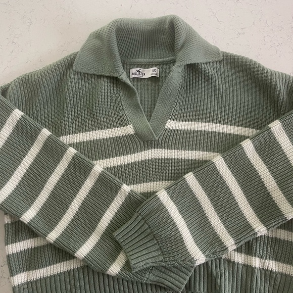 Hollister V-neck sweater with collar, Size XS - Picture 3 of 5